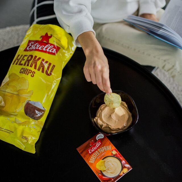 Klassiset Herkku Chipsit ovat täydellinen valinta dippailuun! 🙌🏼 

Herkutteletko sä sipseillä dipin kanssa vai ilman? 👀
