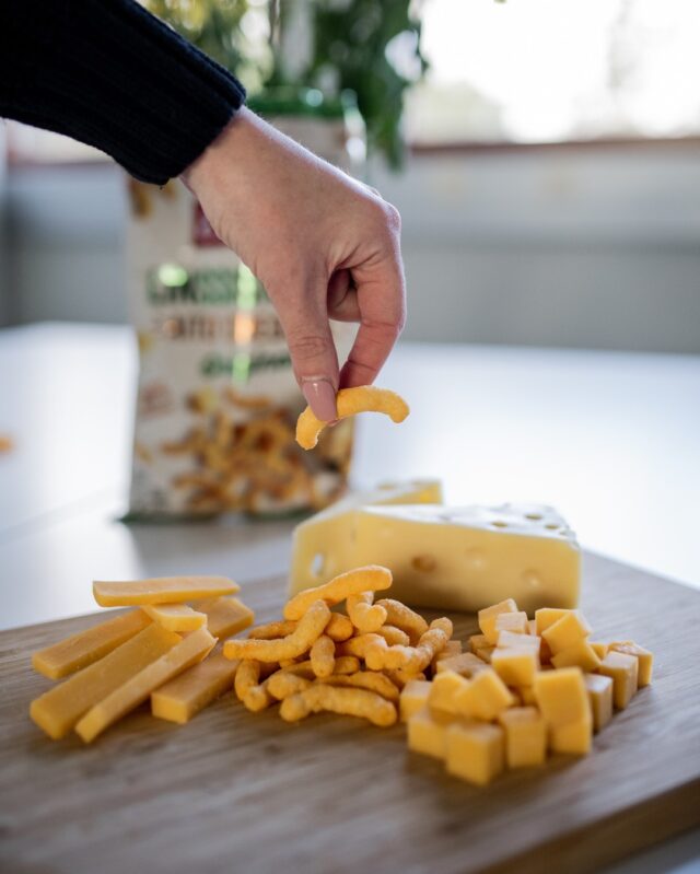 Lauantaina juhlistetaan juustonaksupäivää. 🧀 

Aiotko sinä herkutella rapsakoilla ja juustoisilla naksuilla tänä herkullisena päivänä? 😋 

#estrellasuomi #ilontähden #herkuttelu #juustonaksu #juustonaksupäivä
